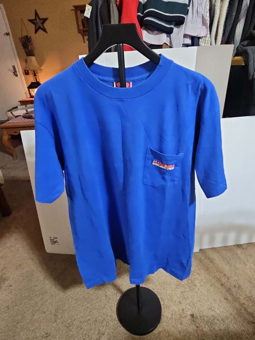 Marlboro Unlimited Vintage T-Shirt Size XL Blue Wolf Moon Pocket
